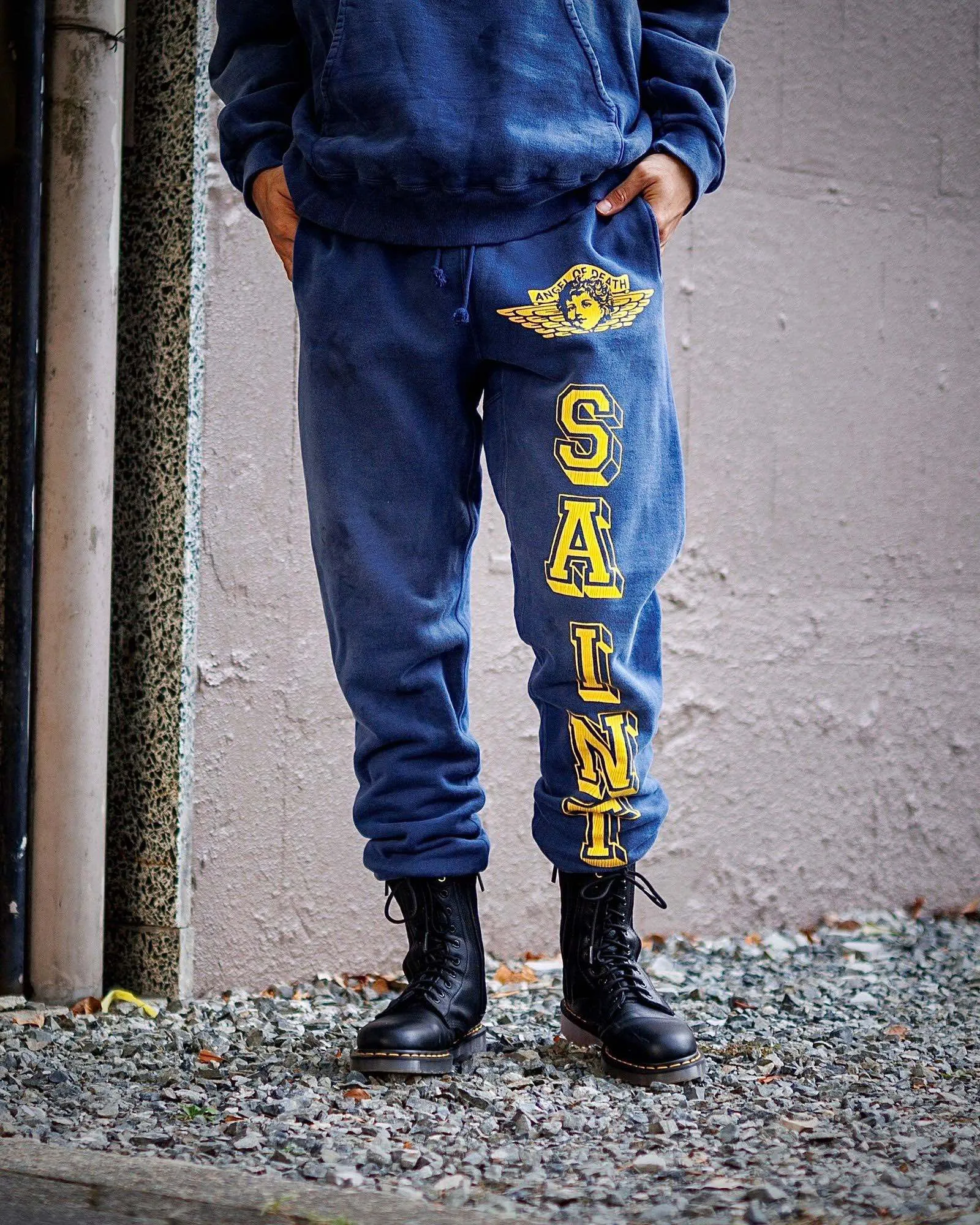 SAINT M×××××× ANGEL SWEATER PANTS/NAVY Angel Reborn Blue Sweatpants Washed Blue S-XL Assute Garment Dyeing Full Clothes Water Fading Dirty and Distressed New Vintage Ceiling God Cut Original Same Style